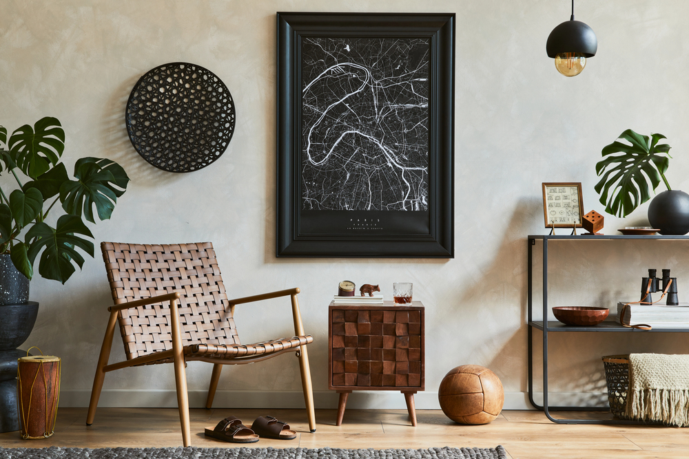 Mannelijk interieur met stoel en schilderij